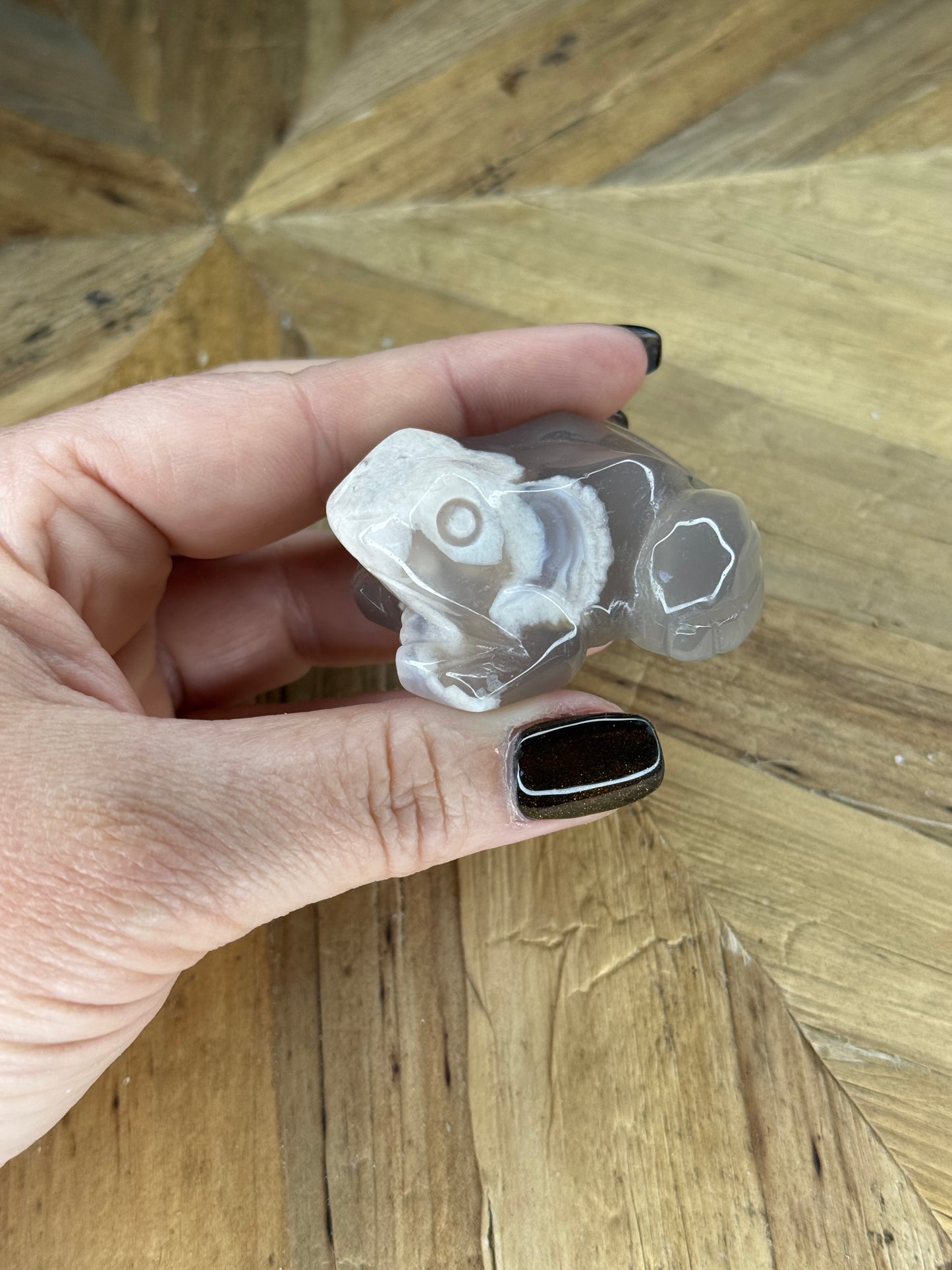 Flower Agate Frog Carvings